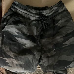 Wild Fable Size Small  camo Sweet pants